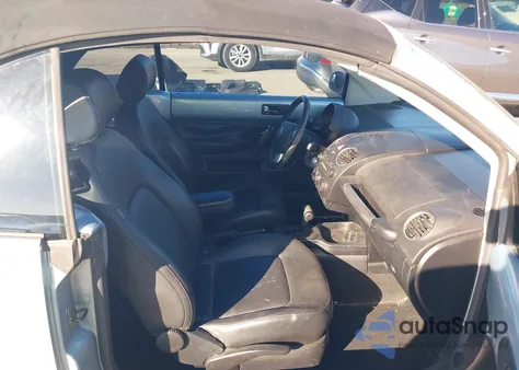 2010 Volkswagen New Beetle 2.5L z USA, uszkodzony, nr VIN 3VWRG3AL1AM003854